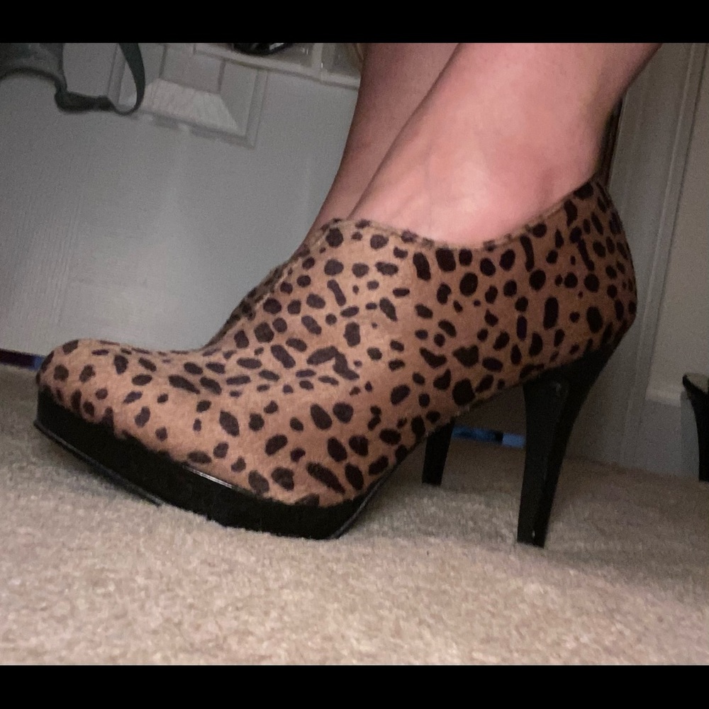 Leopard faux fur Booties size 6.5